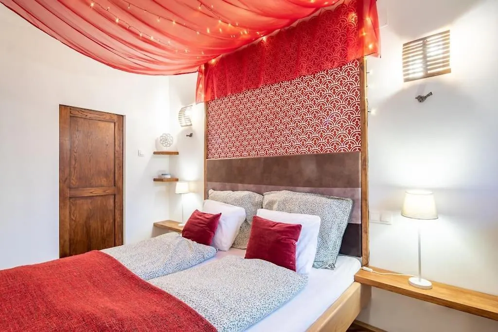 Cozy Apartment With Garden In The Castle District Budapest